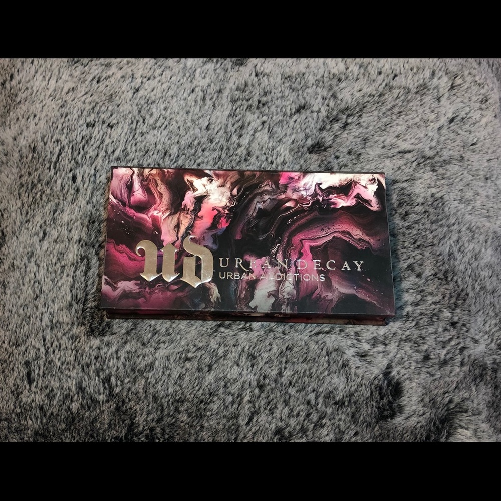 Urban Decay- Urban Addictions Eyeshadow Palette